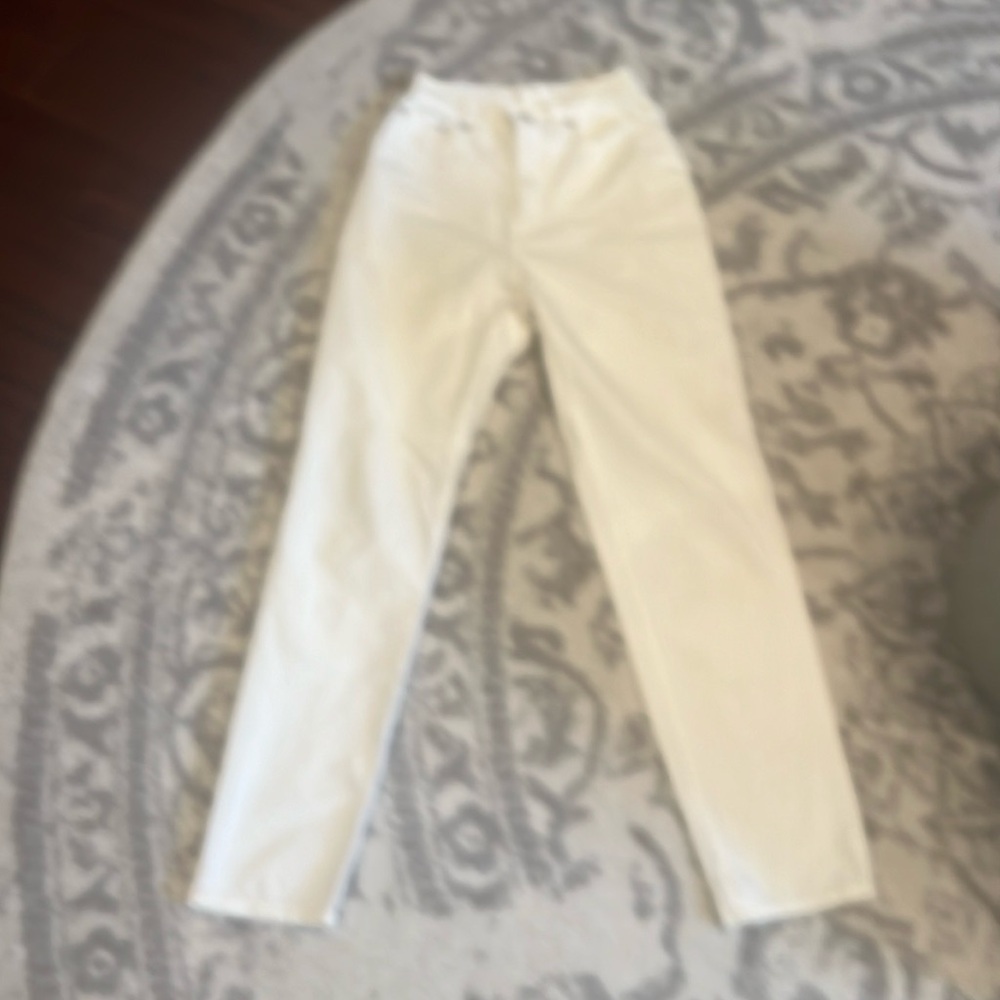 Sergio Valente vintage white jeans. 100% cotton like new. size 5/6